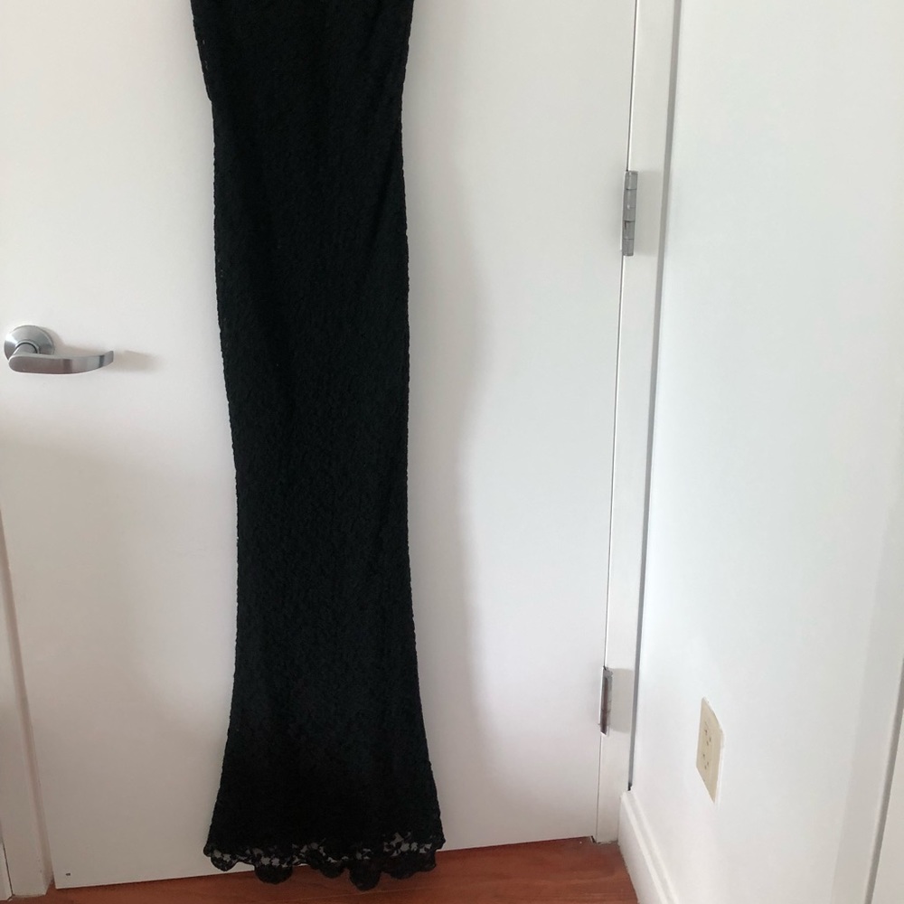 Lace Fitted Gown With An Open Back - image 3